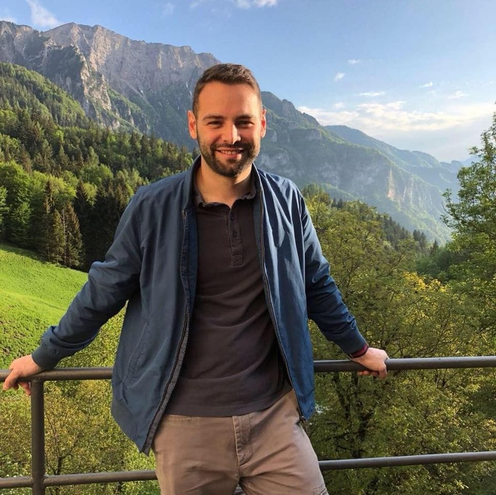 «Amava la natura e la semplicità», a Roncobello l’addio a Flavio Leoni