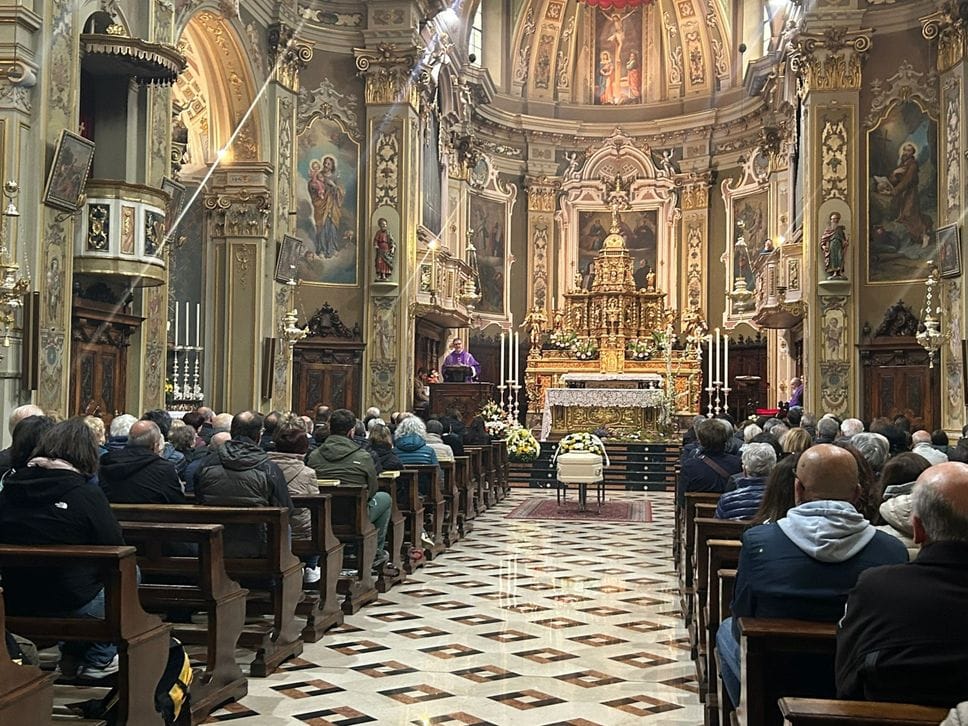 «Amava la natura e la semplicità», a Roncobello l’addio a Flavio Leoni