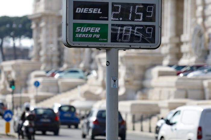 Unem, i prezzi dei carburanti risaliranno perché il petrolio sale