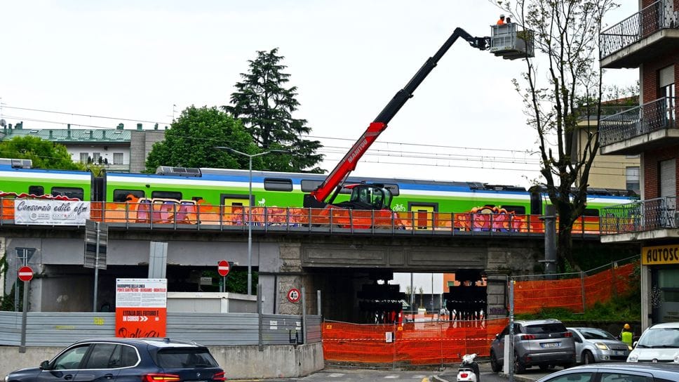 Treno per Orio e Bergamo-Ponte San Pietro, Rfi prende tempo. Via San Bernardino resta chiusa fino ad agosto