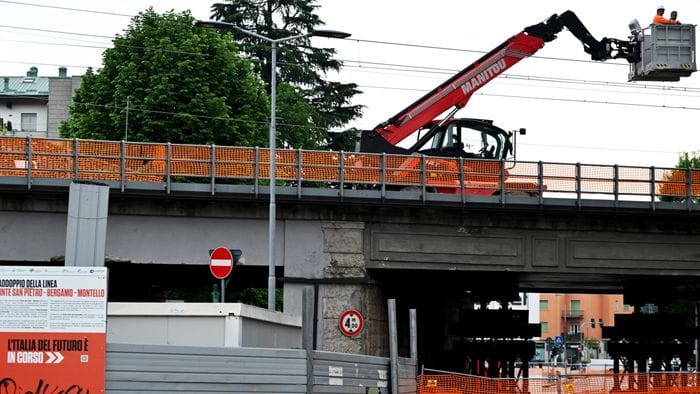 i cantieri infiniti e una citt224 in ostaggio