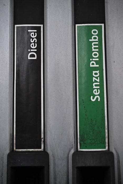 Mimit, cala ancora il prezzo medio self della benzina a 1,769 euro, gasolio a 2,124