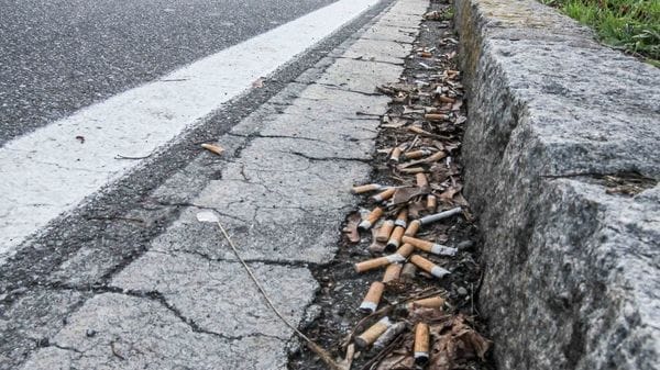 Mozziconi di sigaretta a Bergamo: 24 nuovi contenitori per raccolta e riciclo