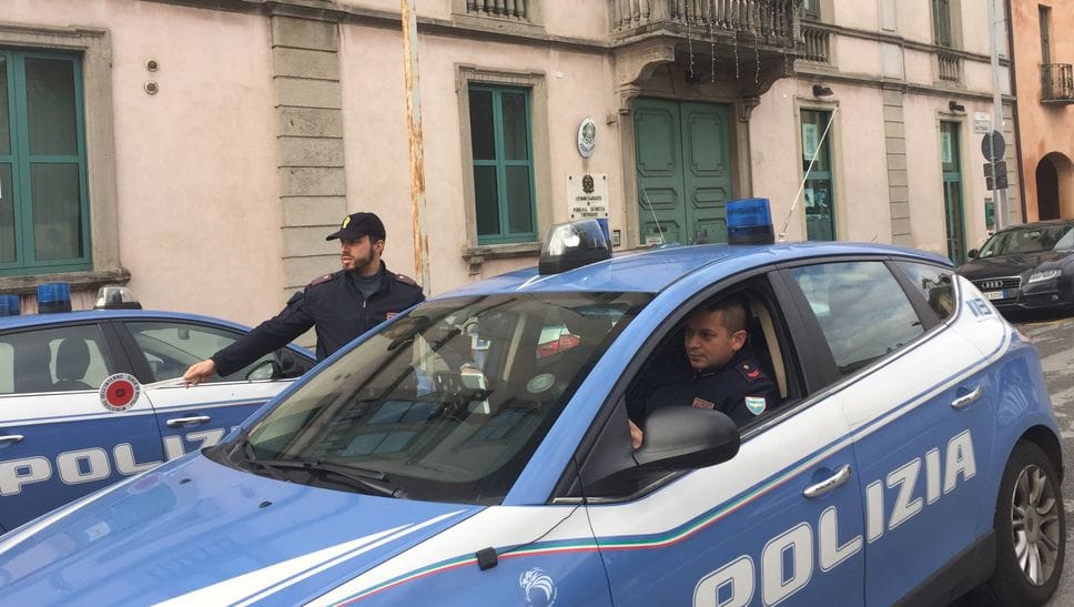 Aggredì un poliziotto a Treviglio: arrestato 37enne, pena convertita in semilibertà
