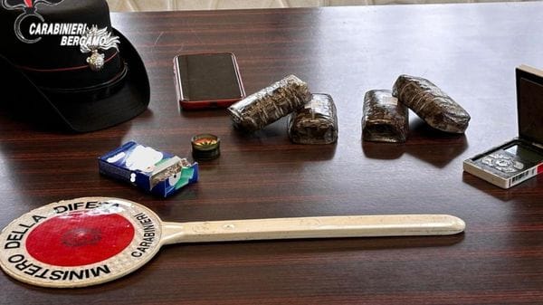 Capriate, studente arrestato per spaccio: sequestrati oltre 400 grammi di droga