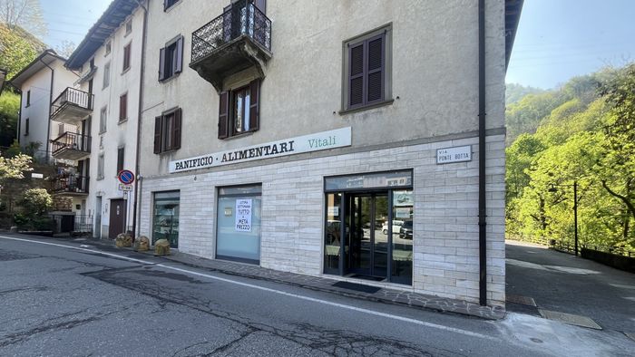 https://storage.ecodibergamo.it/media/photologue/2026/4/18/photos/cache/dopo-136-anni-botta-di-sedrina-senza-negozi-schiacciati-da-sei-supermarket_258ba0a2-3a93-11f1-8c06-94c8776022e1_1920_1080_v3_large_16_9.jpeg