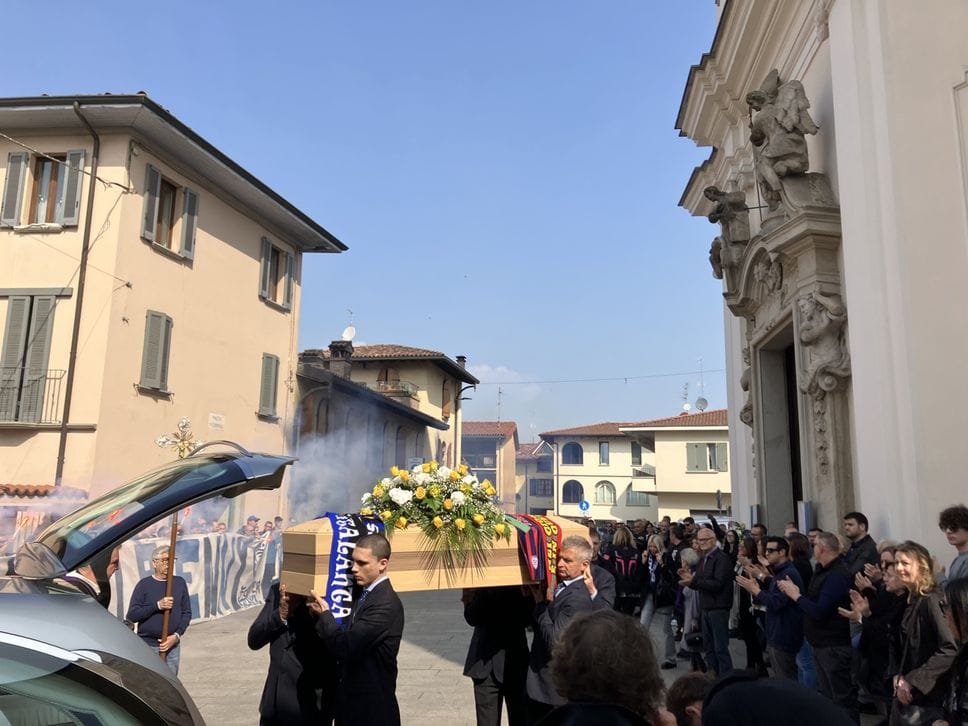 Due ali di moto e lo striscione nerazzurro per l’ultimo saluto a Fabio «Benny» Benini