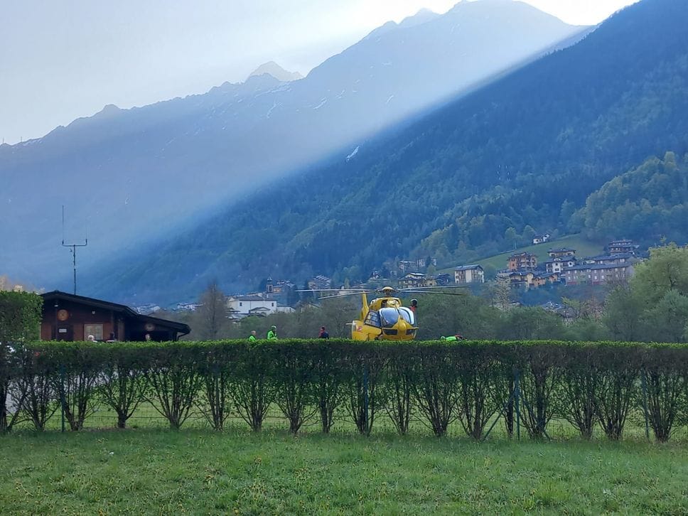 Escursionista di 37 anni muore sopra il lago di Coca: travolto da una caduta massi