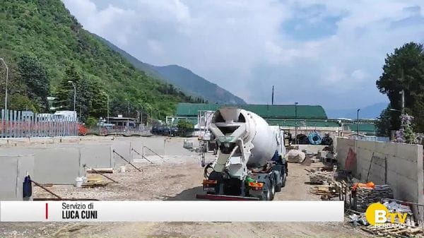 Sarnico, isola ecologica, lavori verso la conclusione, ma non mancano polemiche e ricorsi al Tar