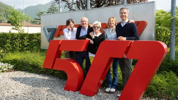 Da un sottoscala all’aerospaziale: folla per i 50 anni della Persico