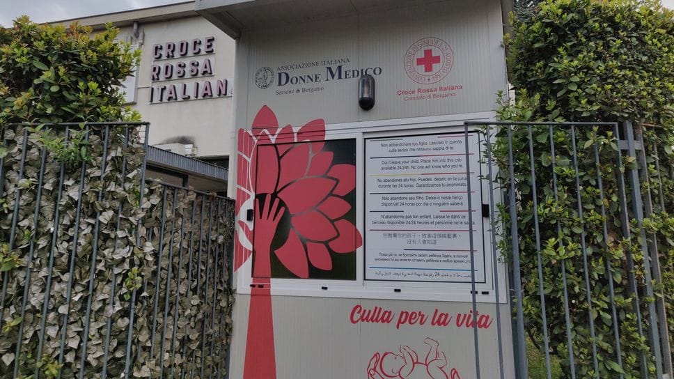 Neonato affidato alla Culla per la Vita a Bergamo: sta bene