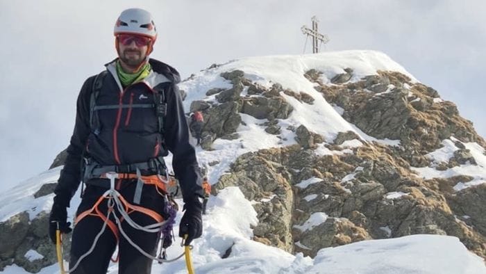 un masso gli ha colpito la gamba recidendo l8217arteria incidente fatale per evar cortinovis alla conca dei giganti