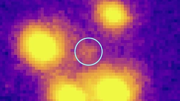 Una galassia di 8 miliardi di anni fa sfida le teorie astrofisiche