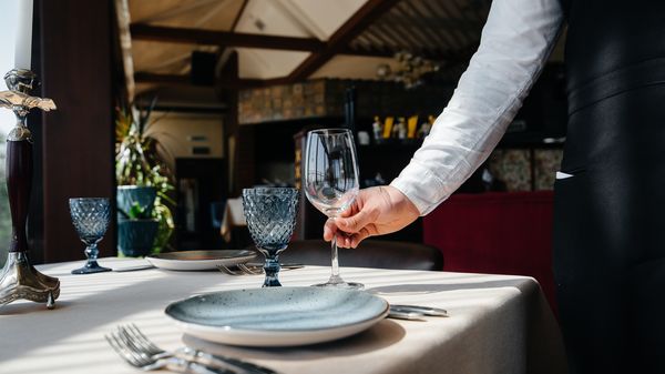 «Due lavori per coprire gli studi ma non arrivo a stipendio pieno»