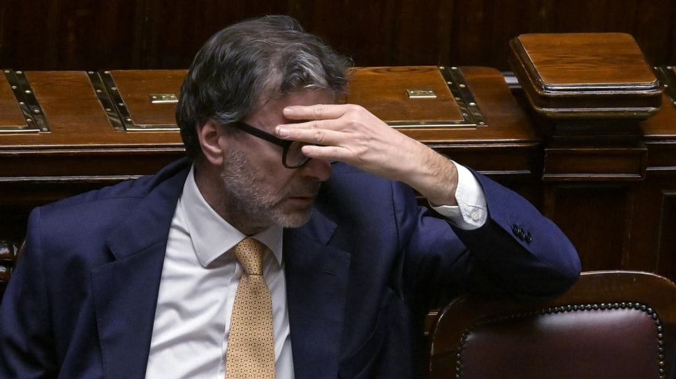 La politica che annaspa e i conti da pagare