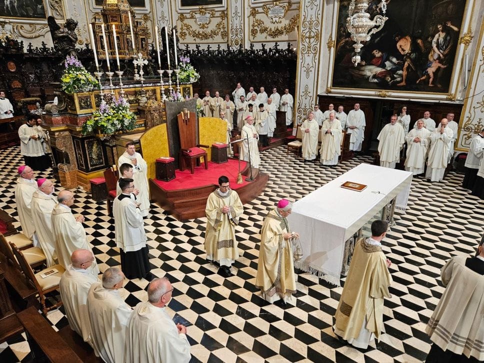 Messa del Crisma in Cattedrale, con un pensiero alle «ingiustificabili violenze in Medio Oriente»