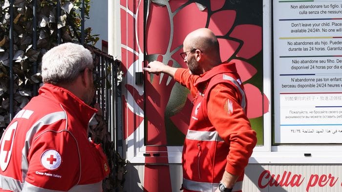 ci siamo messi a piangere il racconto dei soccorritori di pietro l8217ospedale il piccolo sta bene video