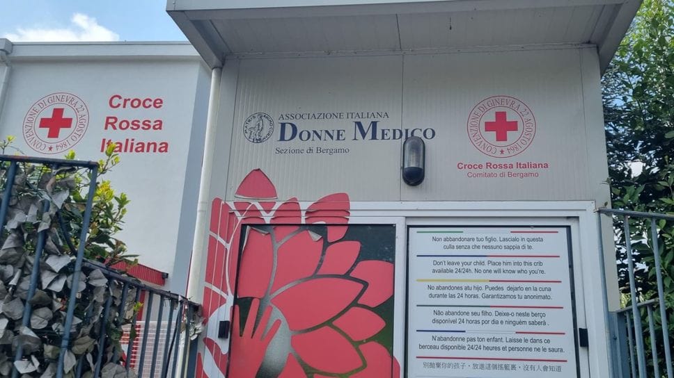 «Ci siamo messi a piangere»: il racconto dei soccorritori di Pietro. L’ospedale: il piccolo sta bene