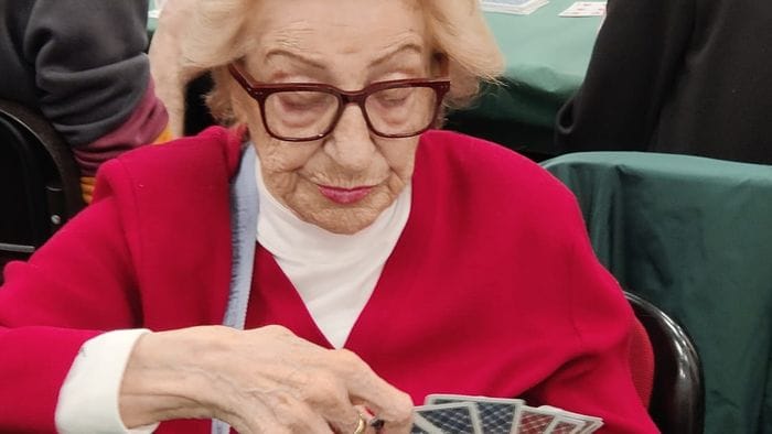 in gara al torneo di burraco c8217232 lea quasi cento anni con la passione per le carte