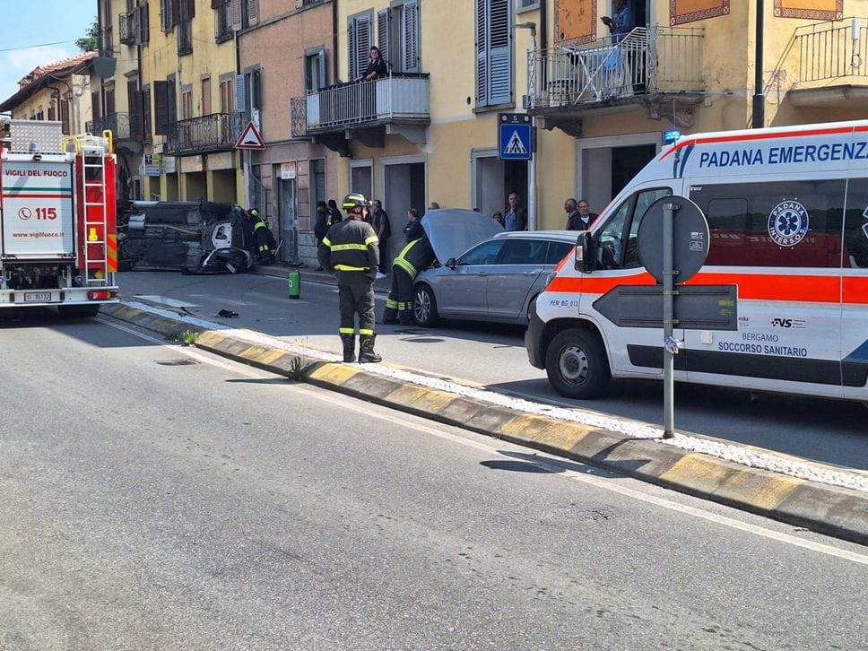 Scontro sulla SP91 a Castelli Calepio: auto si ribalta, strada riaperta alle 15 - Foto
