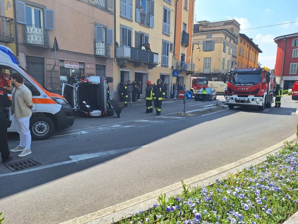 Scontro sulla SP91 a Castelli Calepio: auto si ribalta, strada riaperta alle 15 - Foto