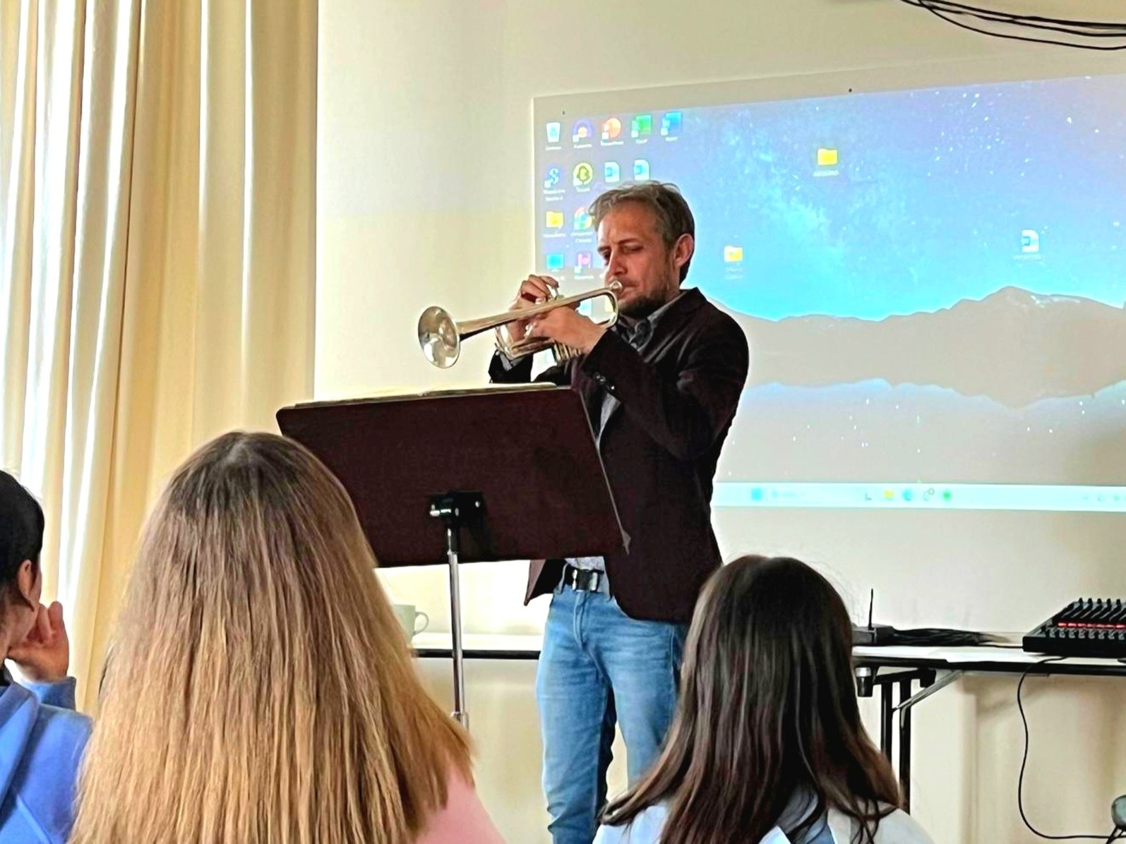 Bariano, studenti a lezione con la prima tromba della Scala Marco Toro