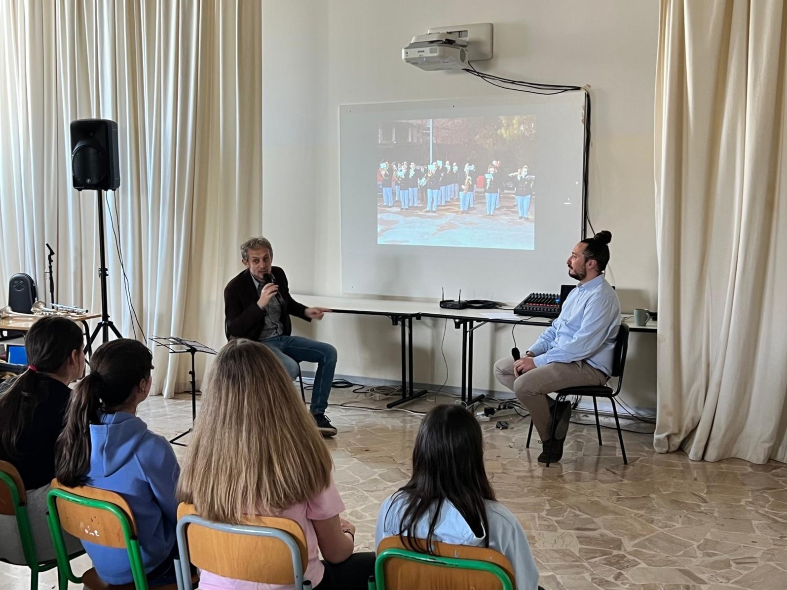 Bariano, studenti a lezione con la prima tromba della Scala Marco Toro