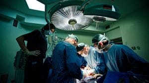 Intervento di 40 ore per separare gemelle siamesi al San Gerardo. Nello studio anche medici del «Papa Giovanni»