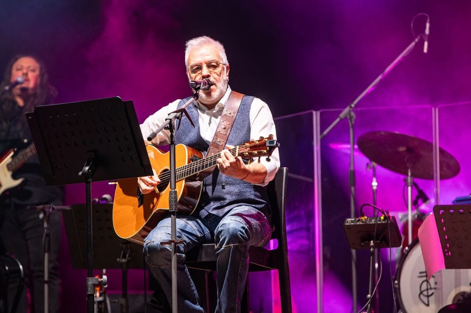 Davide Van De Sfroos al Donizetti: tappa bergamasca del tour «Folkestra 2026»