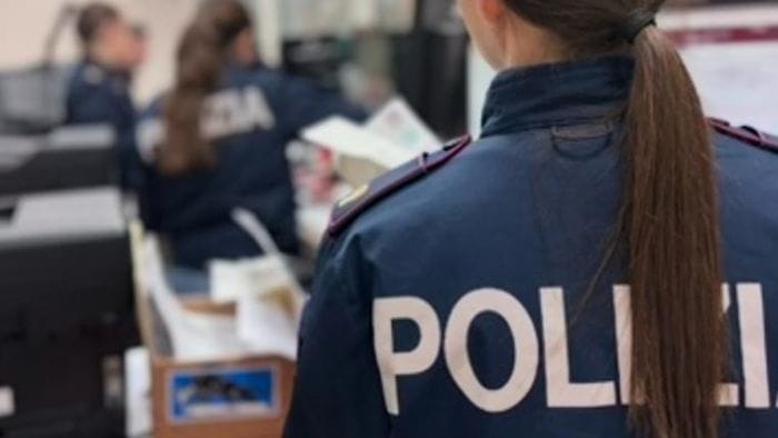 espulsi due fratelli irregolari operazione della polizia di stato a bergamo