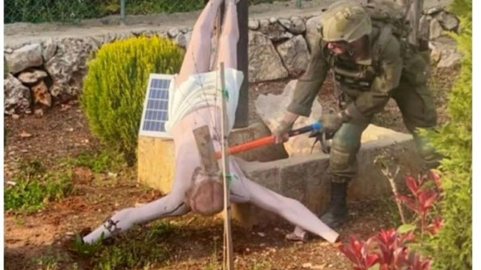 Quel Cristo offeso in Libano non ci indigna soltanto, ci  interroga profondamente