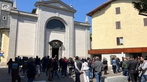 Folla a Gazzaniga per  l’ultimo saluto a Evar