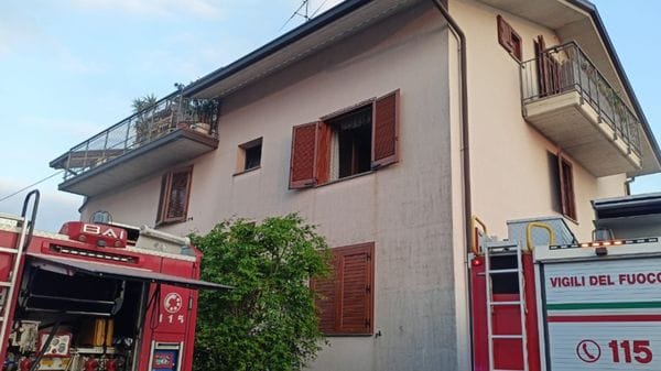 Incendio ad Almenno San Salvatore, sfollata una famiglia con due bimbi