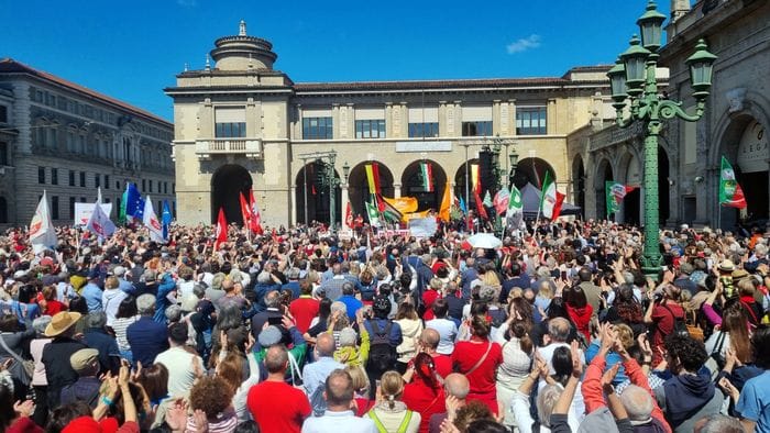 25 aprile a bergamo oggi la messa al cimitero con il ricordo dei partigiani
