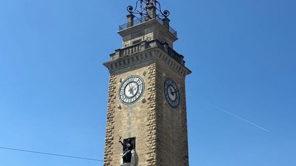 Bergamo, guasto all’orologio della Torre dei Caduti. Presto la riparazione