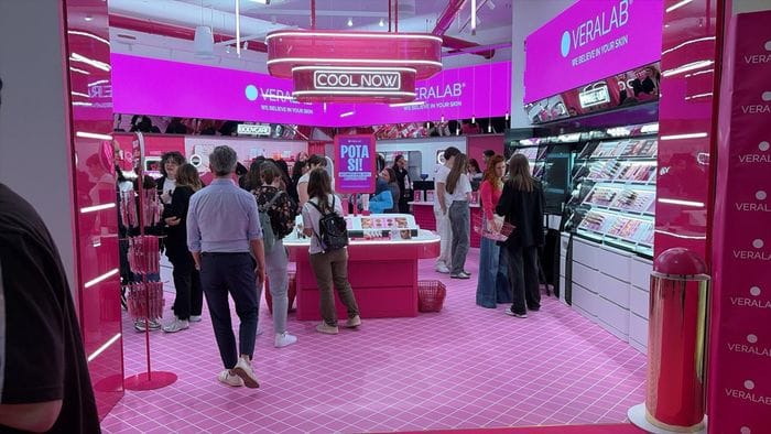 folla a orio per cristina fogazzi l8217estetista cinica che spopola sui social