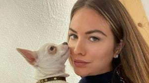 Un mazzo di fiori nel loculo di Pamela: è l’ultimo mistero