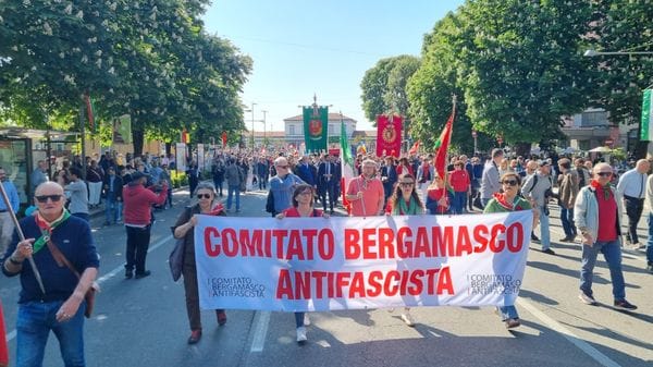 25 Aprile, la cerimonia in Rocca e il corteo al via dalla stazione con centinaia di persone - Fotogallery