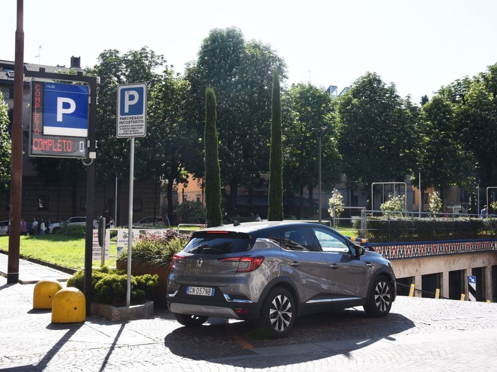 Anticipo d’estate a Bergamo: assalto a Città Alta, ma traffico e parcheggi reggono l’urto