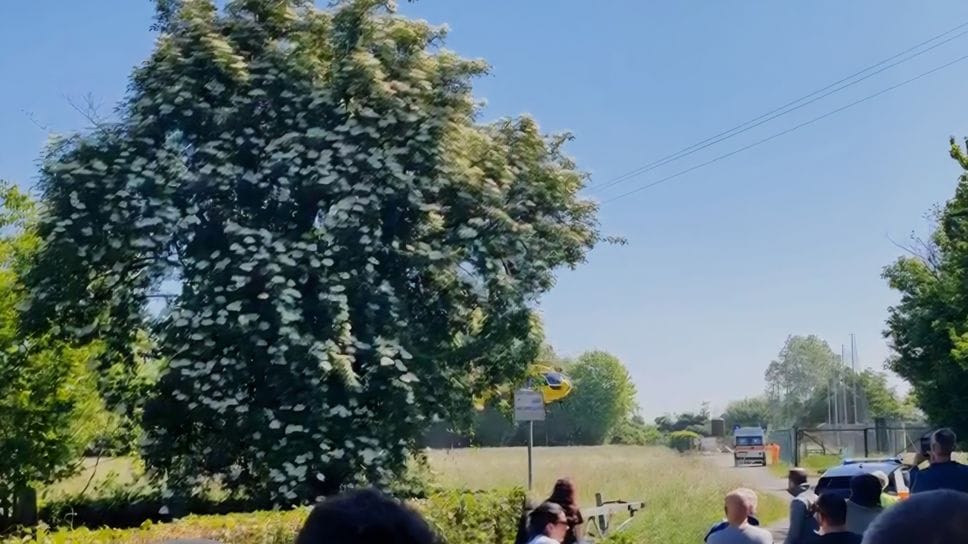 Malore in bici vicino al cimitero di Arzago: soccorso e trasportato in elicottero a Brescia