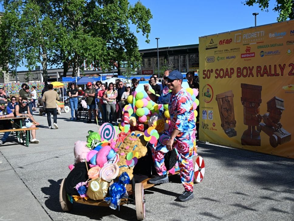 Soap Box Rally, ecco le macchine di sapone che gareggiano sulle Mura-Foto/Video