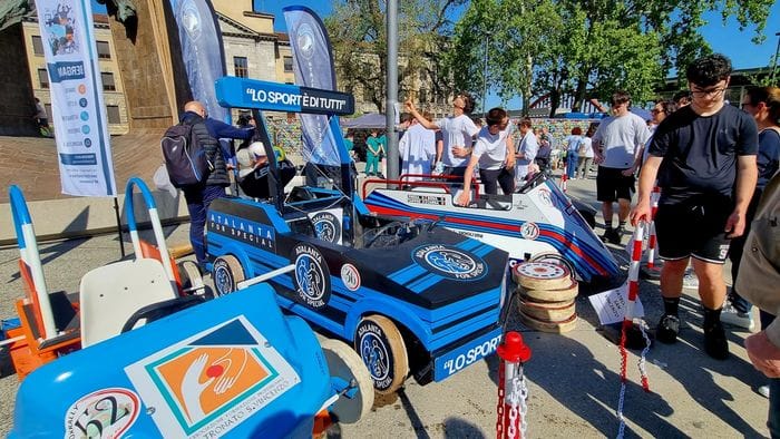 soap box rally ecco le macchine di sapone che gareggiano sulle mura foto video