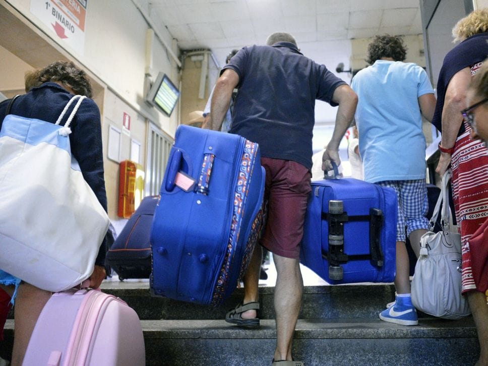 Tratte estive in treno a costi popolari da Bergamo verso la Liguria e la Versilia