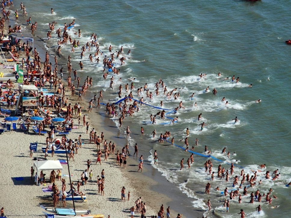 Tratte estive in treno a costi popolari da Bergamo verso la Liguria e la Versilia