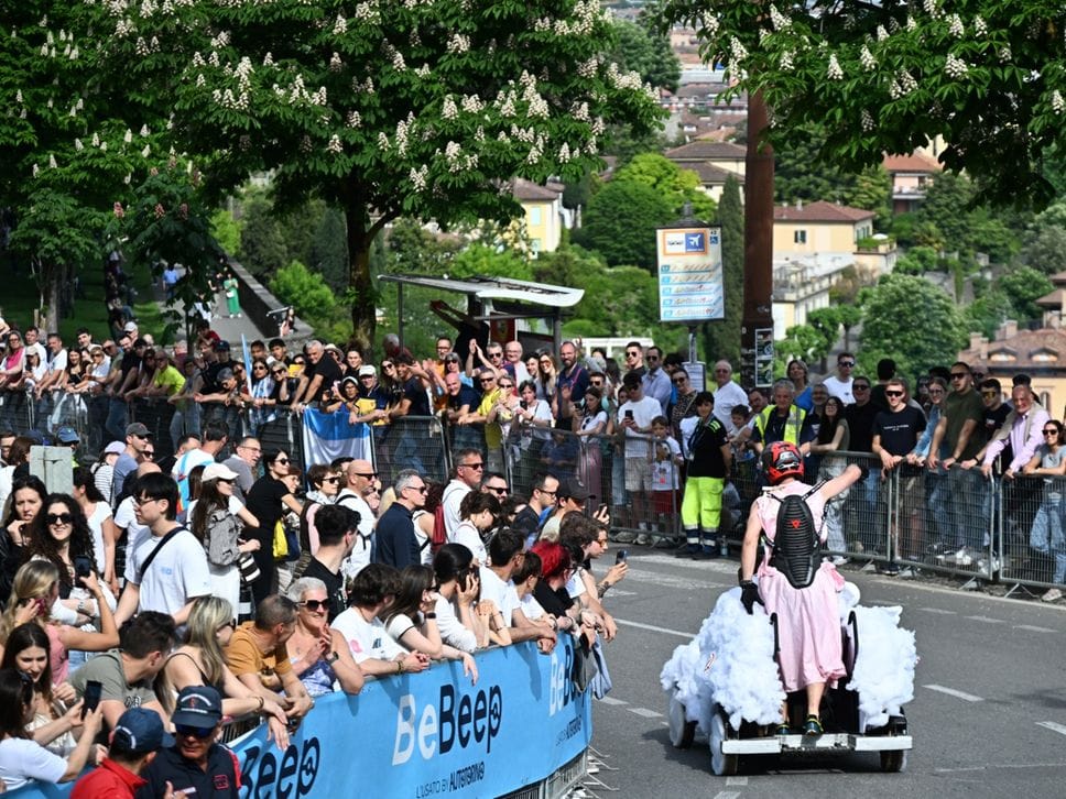 A Bergamo il Soap Box Rally è sempre un successo: in 30mila sulle Mura - Ecco i vincitori