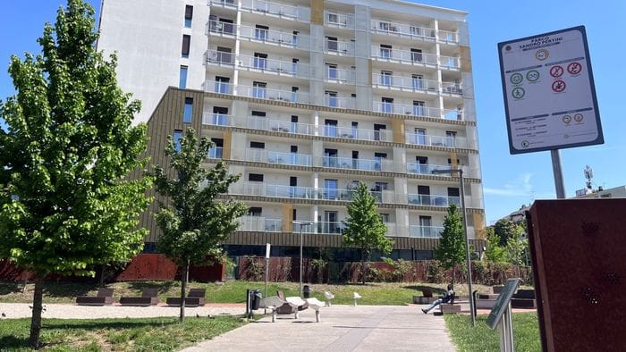 accoltellato al parco di via pertini un arresto i residenti situazione invivibile