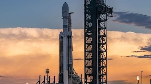 Il razzo Falcon Heavy di SpaceX pronto a volare dopo 18 mesi 