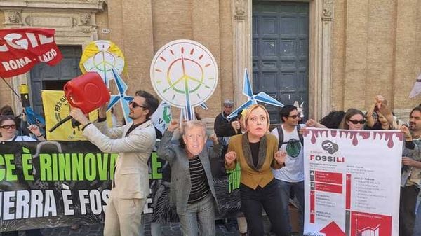 Ong in piazza a Roma, 'pace è rinnovabile, guerra è fossile'