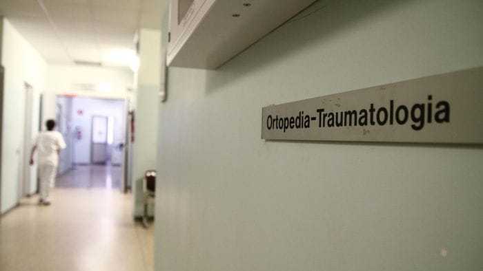 ortopedia il ruolo del robot sempre pi249 vicino al paziente