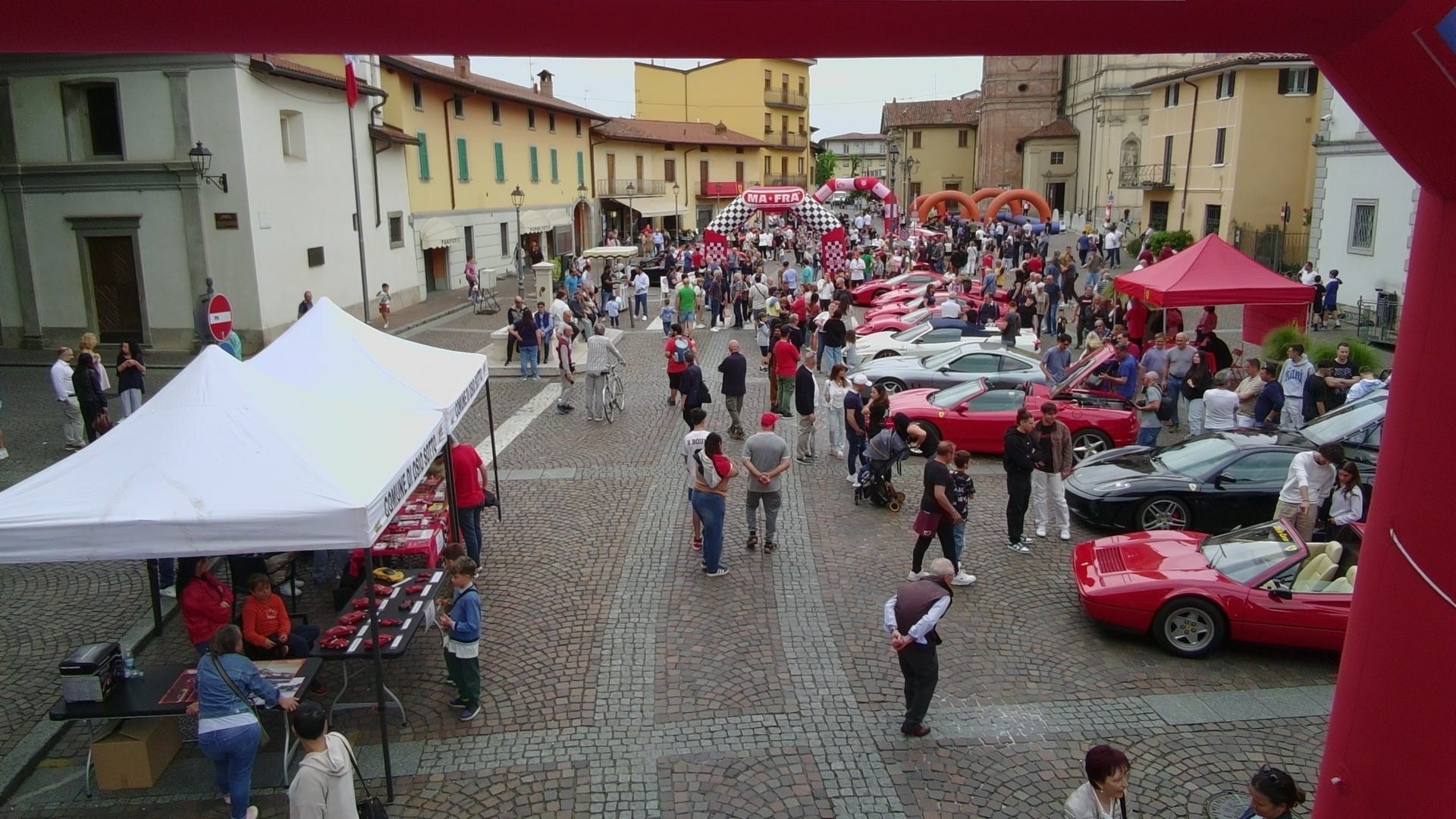 A Osio Sotto è tutto pronto per la grande sfilata delle Rosse di Maranello